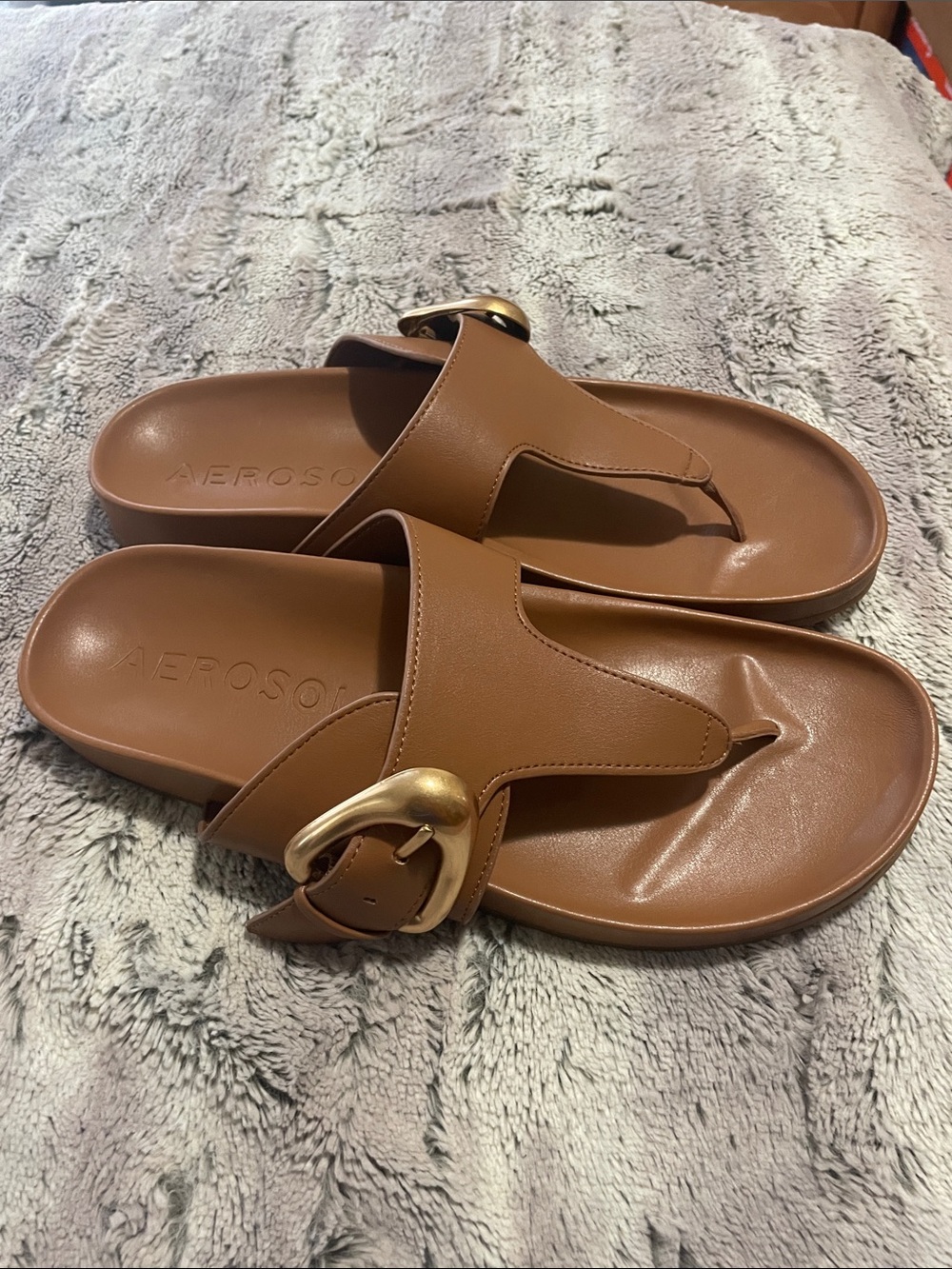 BRAND NEW: AEROSOLES Tan Leather Thong Sandals with Gold Buckle. Women’s size 10 - Picture 3 of 5